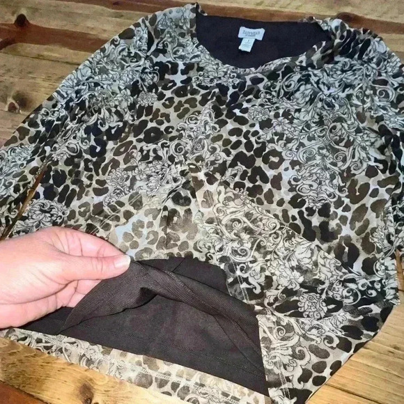 Chicos Easy wear Shirt/ vest 2 piece Set Size 1  Faux Suede Vest Abstract Animal - Picture 9 of 11